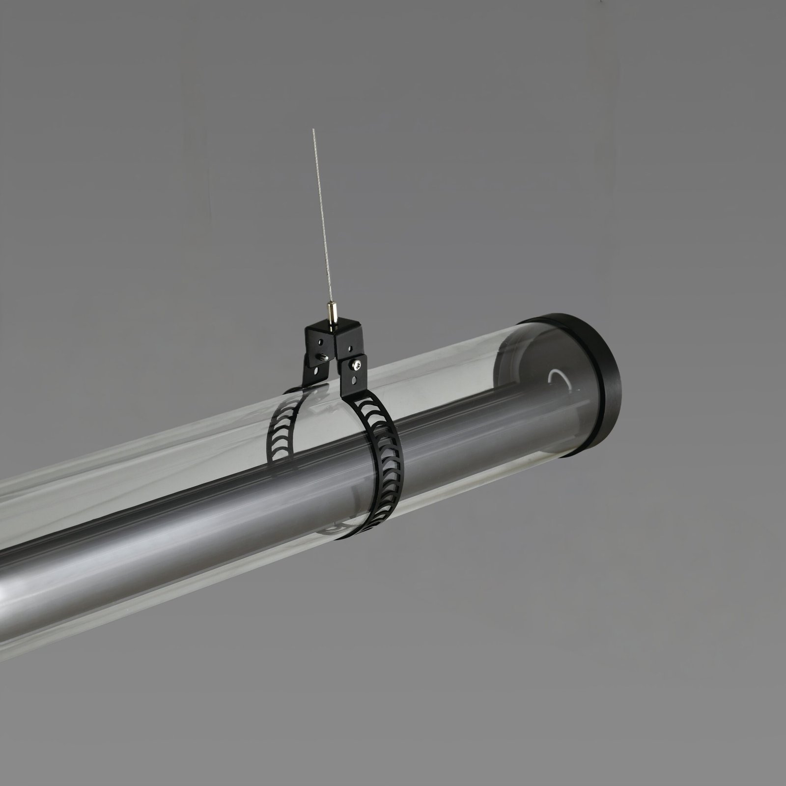 MANI Architectural tubular luminaire with linear directional emission and glare-controlled optic