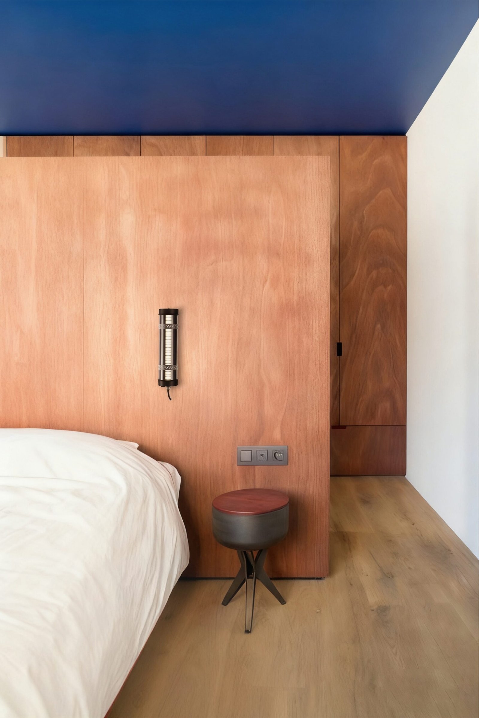 Arno Architectural Tubular Luminaire Arno IP67 IK10 architectural tubular wall lights installed on an outdoor building façade for long-term weather-resistant lighting